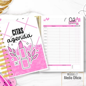 Könnte beinhalten: Ein rosa-weißes Terminkalender mit goldener Spiralbindung. Das Cover zeigt die Worte "CITAS agenda" und eine Lippenstiftgrafik. Die offene Seite zeigt einen Zeitplan für Termine. Ein goldener Stift liegt auf der rechten Seite.