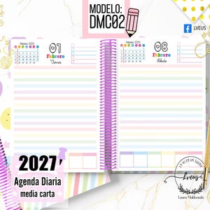 Puede incluir: Una agenda de espiral abierta con páginas rayadas en colores pastel para el 7 y 8 de febrero de 2025. La agenda incluye un calendario, casillas de verificación y una fila inferior de cuadros de colores. El texto incluye "MODELO: DMC02", "2027" y "Agenda Diaria media carta".