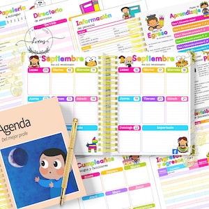 Peut inclure: Un agenda coloré avec une reliure spirale dorée, avec une couverture pêche clair avec le mot "Agenda" et une illustration de dessin animé. Les pages ouvertes affichent un calendrier de septembre, avec diverses sections et des titres colorés.