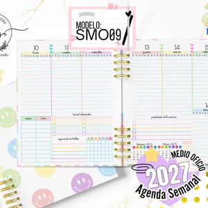 Puede incluir: Una agenda semanal de espiral abierta en una doble página para febrero de 2025. Las páginas presentan secciones rayadas de colores para la planificación diaria, seguimiento de hábitos y notas financieras, con el texto MODELO: SMO09 y 2027 Agenda Semanal.