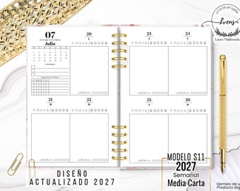 Pode incluir: Uma agenda aberta com encadernação em espiral dourada, apresentando um layout semanal para julho de 2027. As páginas incluem um calendário mensal, seções diárias com rastreadores de hábitos e espaço para notas. Uma caneta dourada está presente.