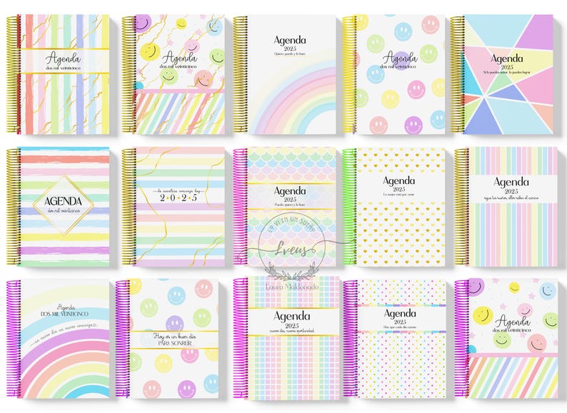 K&ouml;nnte beinhalten: Eine Sammlung von spiralgebundenen Agenden in Pastellfarben. Jede Agenda weist einzigartige Designs auf, darunter Streifen, Smiley-Gesichter, Regenbogen und geometrische Muster. Die Umschl&auml;ge zeigen das Wort "Agenda" und das Jahr "2025".