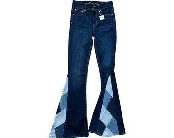 4L, Upcycled Bell-Bottom-Jeans für Damen mit Denim-Patchwork, amerikanischer Adler