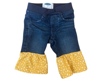 3-6 m, Babyflicka med volangbyxor, återvunna jeans