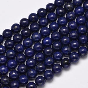 Peut inclure: Un brin de perles rondes en lapis-lazuli bleu foncé avec des inclusions de pyrite dorée. Les perles sont lisses et polies.