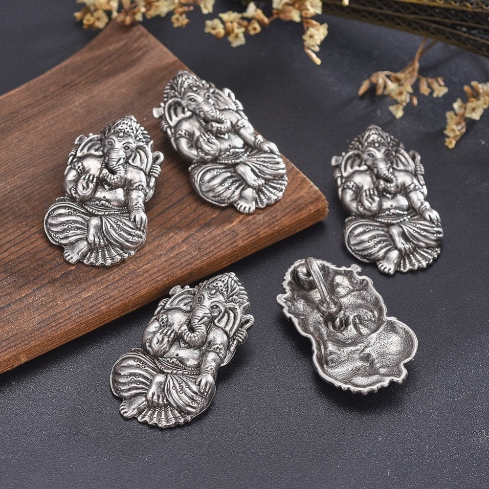 ガネーシュ仏陀チャーム シルバーメッキ 44x24x11 mm - Etsy 日本