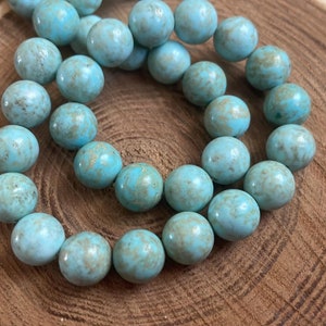 20 natural howlite beads 10 mm