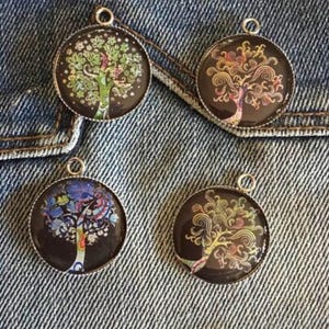 4 cabochons arbre de vie en résine 25 mm + 4 supports cabochon 25 mm argenté REFA002