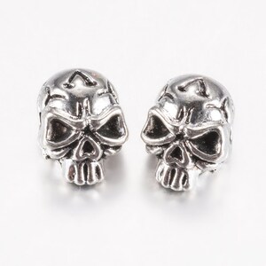 set of 5 3D skull beads in Tibetan silver 12x10 mm