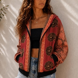 Kapuzenjacke aus recyceltem Sari | Handgefertigtes Boho-Sweatshirt mit Reißverschluss | Ethnische Hippie-Festivalkleidung | Größe S-M
