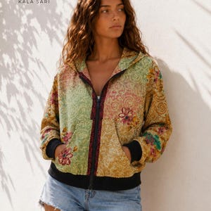 Bluza z kapturem z miękkiego w dotyku materiału Sari z recyklingu | Luksusowa kurtka z kapturem z mieszanki jedwabiu | Bluza z zamkiem błyskawicznym w stylu boho | Rozmiar S-M