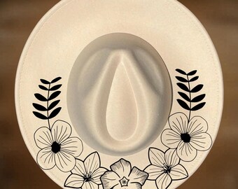 Chapéu com desenho de coroa de flores em pirografia, aba larga, padrão para download digital.