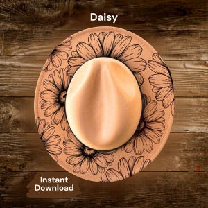 Può includere: Cappello fedora beige con un motivo floreale a margherita sul bordo. Il cappello ha una corona e tesa marrone chiaro con contorni di margherite neri. Il testo "Daisy" è in alto e "Instant Download" in basso.