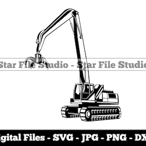 Może przedstawiać: Czarno-biała sylwetka dużej, gąsienicowej maszyny leśnej z ramieniem chwytającym. Maszyna jest pokazana w profilu, z wyciągniętym ramieniem chwytającym i widocznymi gąsienicami. Maszyna znajduje się na białym tle.