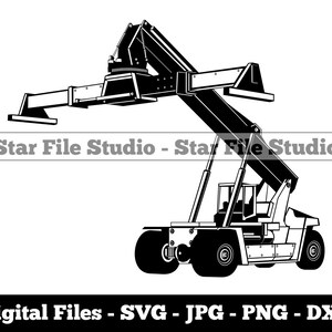 以下が含まれることがあります： ブームアームとキャビンを持つ大型産業用クレーンの白黒シルエット。クレーンは車輪で、ブームアームの先端に大きなフックが付いています。