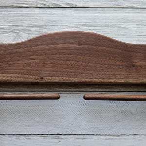 Walnut wood hanger for mini quilts up to 7.50" wide