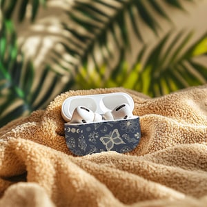 Étui Celestial pour AirPod : motif floral bohème, lune et étoile