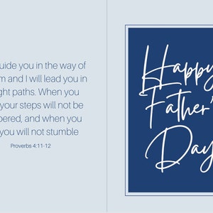 Op de afbeelding: Een blauwe kaart met witte tekst die "Happy Father's Day" zegt. De kaart bevat ook een citaat uit Spreuken 4:11-12: "Ik zal je leiden op de weg van wijsheid en je leiden op rechte paden. Als je loopt, zullen je stappen niet gehinderd worden, en als je rent, zul je niet struikelen."