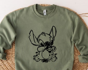 Stich und Mickey Sweatshirt, Lilo & Stitch Shirt, Stitch spielt mit Mickey Doll Shirt, Stitch Disney Shirt, Stitch Hoodie