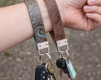 Sleutelhanger leren polsbandje met reliëf | Western sleutelhanger polsbandje | Turkoois of bruin | Cowgirl-cadeau