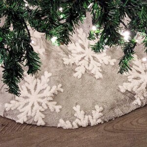 Christmas Tree Skirt, 36/ 48 Inches Jacquard 3D Snowflakes Tree Skirt, Xmas Plush Tree Mat For Holiday Decor Indoor Party Tree Decorations