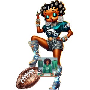 Op de afbeelding: Digitale illustratie van een stripfiguur in een turquoise voetbalshirt, pailletten shorts en laarzen. Het personage poseert met een voetbal en een kleine afbeelding van een persoon aan een bureau met kleding.