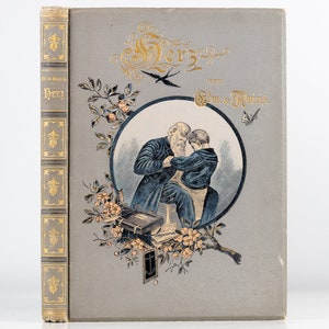 Puede incluir: Una cubierta de libro vintage con un diseño azul y dorado. La cubierta presenta una ilustración de un hombre mayor con barba y un niño más joven. El texto en la cubierta dice "Herz" e "Im St. Andreas."