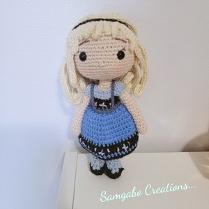 Knitted Elsa Doll, Amigurumi Elsa - Princesa Elsa tejida image 2
