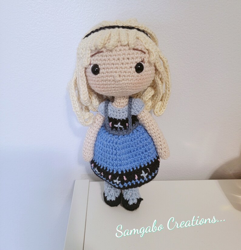 Knitted Elsa Doll, Amigurumi Elsa - Princesa Elsa tejida image 2