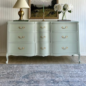 Vintage 9-Drawer French Provincial Dresser - Free Shipping