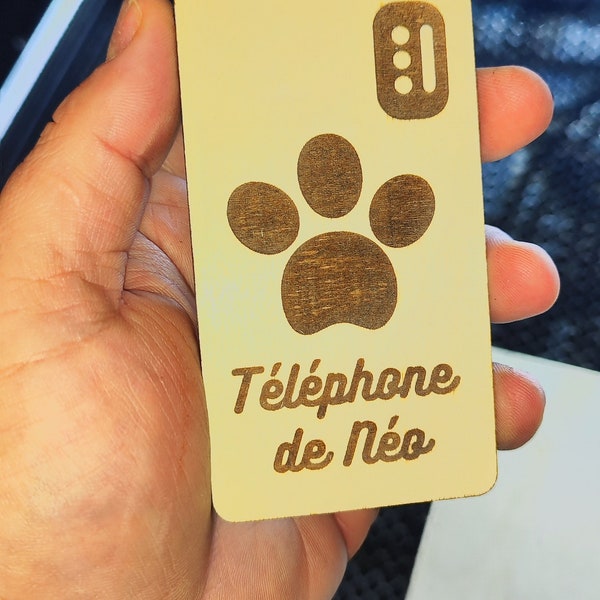 Téléphone en bois pour enfant, jouet. Personnalisable.