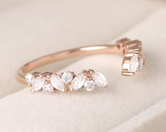 Anillo de boda abierto de diamantes delicado para mujer, oro rosa, estilo art déco vintage. Anillo de boda apilable delicado con moissanita marquesa a juego.