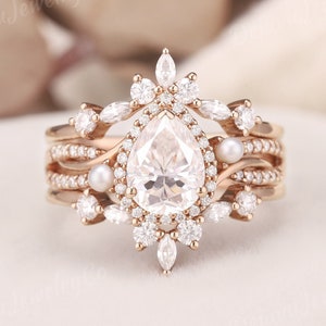 1.2ct Pear Shaped Moissanite Engagement Ring Set Art Deco Halo Twist Rose Gold Cage Stacking Pearl Ring Set For Women Infinity Ring 2pcs
