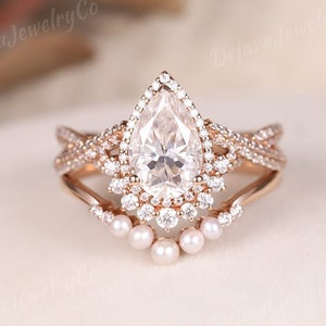 Unique 1.5ct Pear Cut Moissanite Engagement Ring Set Women Wedding Halo Ring Rose Gold Twisted Ring Pearl Curved 2pcs Wedding Rings For Her