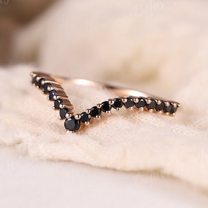 Vintage Chevron Wedding Band Rose Gold Black onyx Stacking Wedding Band Art Deco Black Gemstone Ring Promise Ring For Women Anniversary Gift