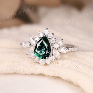 Unique Pear Emerald Wedding Ring Women White Gold Marquise Moissanite Engagement Ring Art Deco Green Bridal Ring Promise Gift For Her Snow
