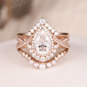 Delicate 3pcs Pear Cut Moissanite Engagement Ring Set Art Deco Rose Gold Halo Moissanite Twist Ring Curved Pearl Stacking Wedding Band Women