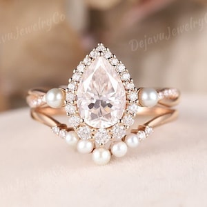 Delicate 1.6ct Moissanite Engagement Ring Set Pearl Cluster Wedding Ring Halo Moissanite Twist Infinity Gold Pearl Curved Wedding Band 2pcs