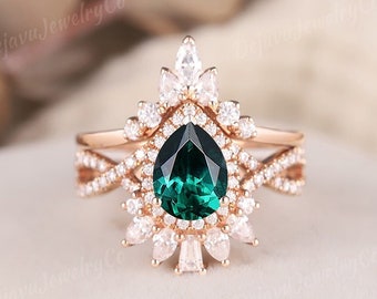 Unique Emerald Wedding Ring Set Pear Cut Emerald Engagement Ring Set Moissanite Halo Wedding ring Rose Gold Moissanite Stacking Wedding 2pcs