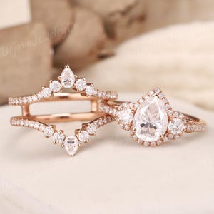 Unique Pear Shaped Engagement Ring Set Moissanite Bridal Set Rose Gold Vintage Milgrain Wedding Three stones Cage Band Ring Enhancer 2pcs