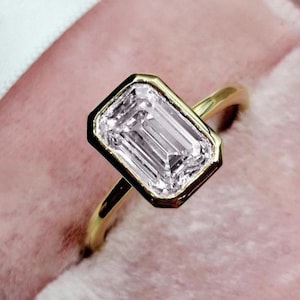 Bague solitaire en moissanite taille émeraude 3 carats, bague de fiançailles en or jaune 14 carats, serti clos, bague tendance, cadeau pour elle, bague d&#39;anniversaire