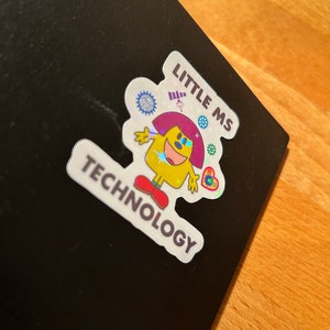 Little Ms Technology ビニール ステッカー。STEMinist ホログラフィック デカール - 科学、テクノロジー、エンジニアリング分野の女性と少女。STEM ギフト。