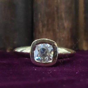 Antique Old Mine Cut Engagement Ring Old Mine Cushion Cut Moissanite Ring Classic Solitaire Wedding Ring for Women Bezel Set Diamond Ring