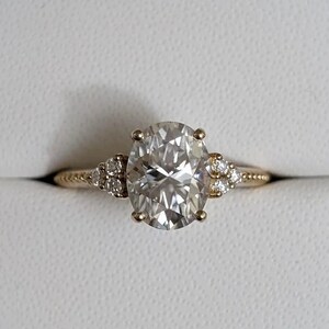 Oval Cut Moissanite Miligrain Engagement Ring 1.60 CTW Oval Cluster Ring Art Deco Wedding Bridal Ring 18K Gold Proposal Ring Girlfriend Gift