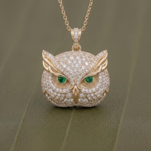Luxury Owl Pendant Elegant Round Cut Green Emerald Eyes Gold Plated Delicate Men's Elegant Animal-Inspired Jewelry Necklace
