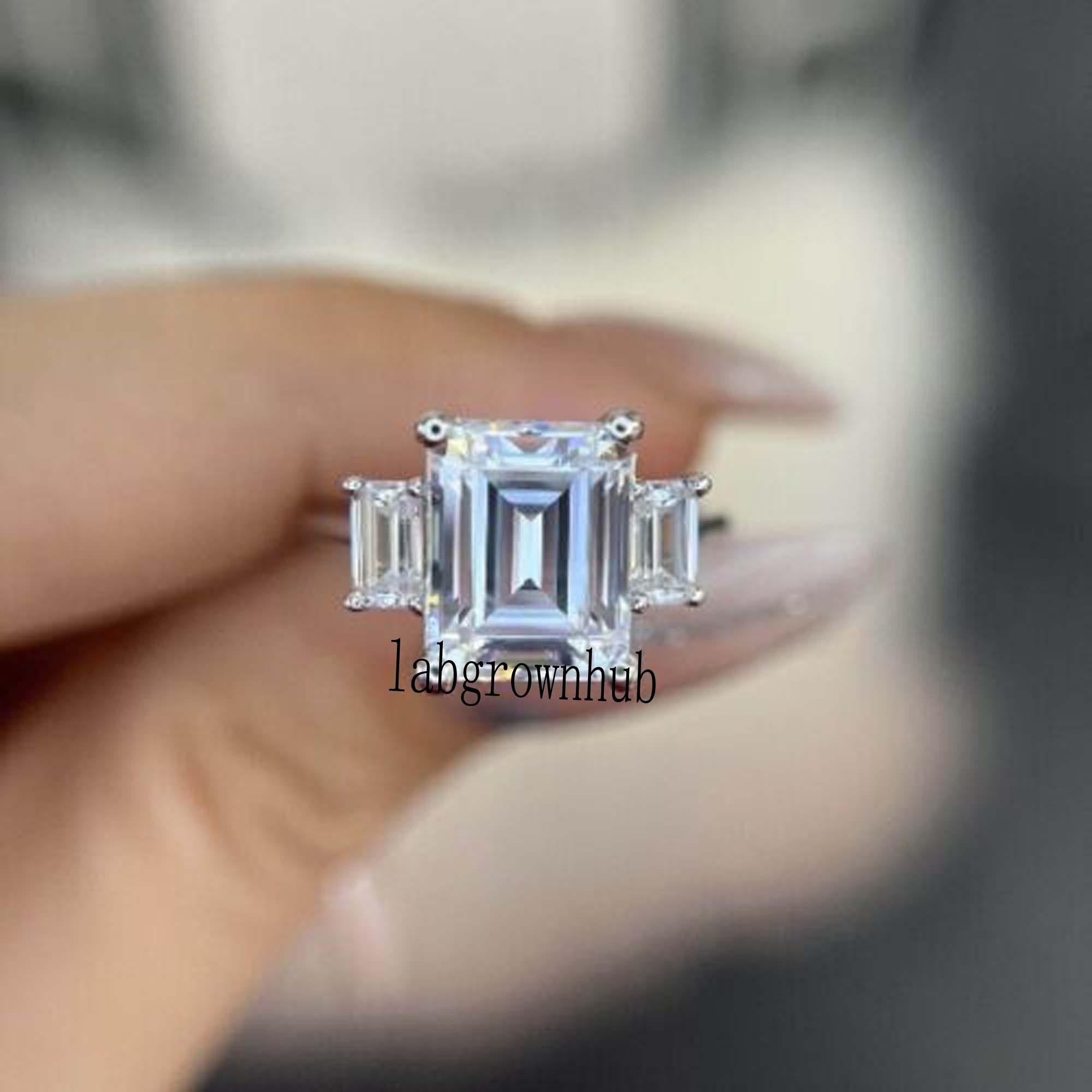 Kim kardashian 2024 emerald cut ring
