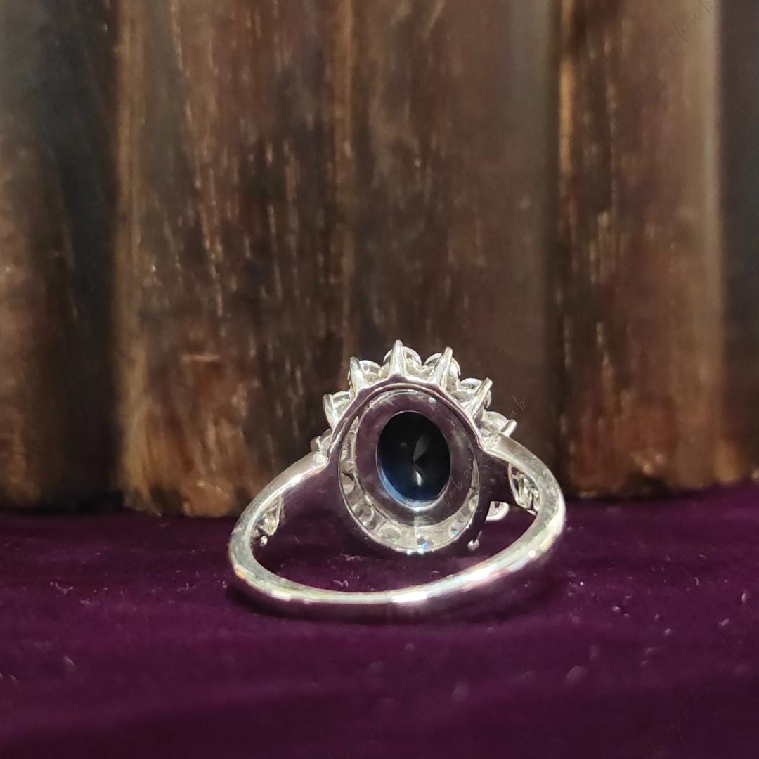 ブルーハローダイヤモンドリング 3.50カラット オーバルカット