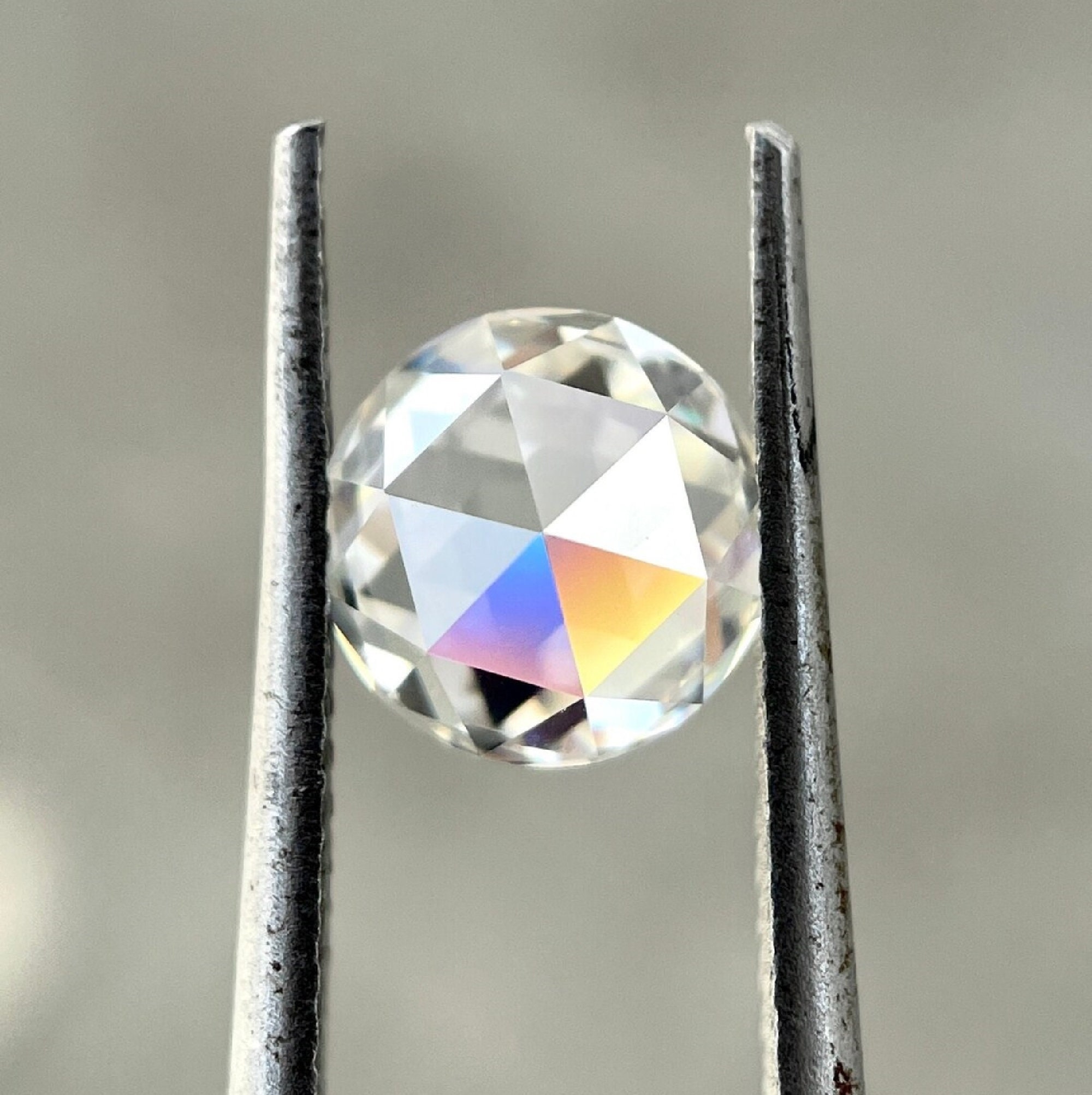 Small Moissanite Gems. Round Shape. Sizes 1mm to 3.0mm. DEF. VVS. – VK.  Diamonds