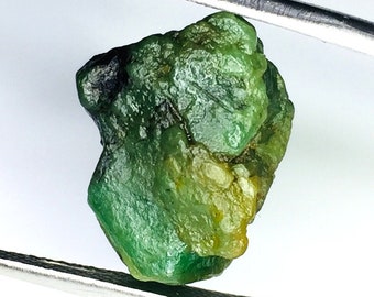 Natural Zambia Emerald Rough 12.95 Cts Rough Emerald Crystal Green Emerald Rough Stone Raw Loose Gemstone Size 17X11 MM Uncut Emerald Rough.