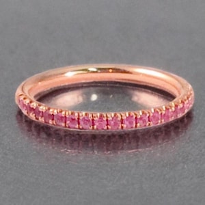 Obrączka z różowym szafirem Pave / Pierścionek z szafirem 2 mm na półwieczność / Obrączka z różowym szafirem na rocznicę ślubu / Pierścionek z szafirem Infinity Stack